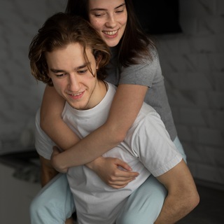 گروه دوستانه برای آشنایی و دوست یابی +20