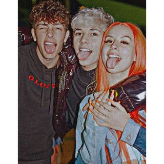 MOŔƐ ŦĤΛИ ßŔOS👣🖇